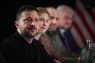 Trods nye amerikanske signaler fastslår Zelenskyj: Det bliver 'meget vanskeligt' uden amerikansk støtte.