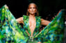 Modehuset Prada køber Versace i milliardhandel