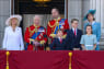 Kong Charles - med sørgebind - hyldet på fødselsdag med parade