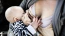 88 procent af nybagte mødre ammer: Men hvor meget betyder brystmælk egentlig for børns sundhed?