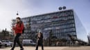 Funktionærer må se langt efter lønstigninger til kolleger på fabriksgulvet