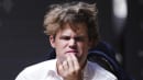 Hvem har bukserne på? Skakpræsident vil have Carlsen og hans jeans tilbage 